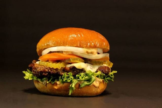 1/2 lb Classic Burger.