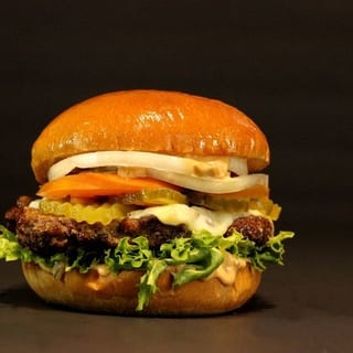 1/2 lb Classic Burger